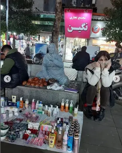 یکی از محبوب ترین بساطی ها شکیبا دختر عطر فروش