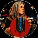 دو خواهر هنرمند ، یکی فروشنده یکی آفریدند ه ، نقاشی روی سفال ،نقاشی تصاویر شخصیت های  کارتونی