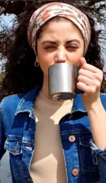 &#55357&#56907‍♀️آیا آماده‌ای برای ملاقات با اولین دخترک چای فروش ایرانی؟&#55357&#56907‍♀️  
						☕می‌خواهی چای خوشمزه‌ای بچشی؟☕  
						&#55357&#56392پس بیا با هم چای بنوشیم&#55357&#56393  
						&#55356&#57137اگر طعمش به دل‌ات ننشست&#55356&#57137  
						با خیال راحت می‌توانی...